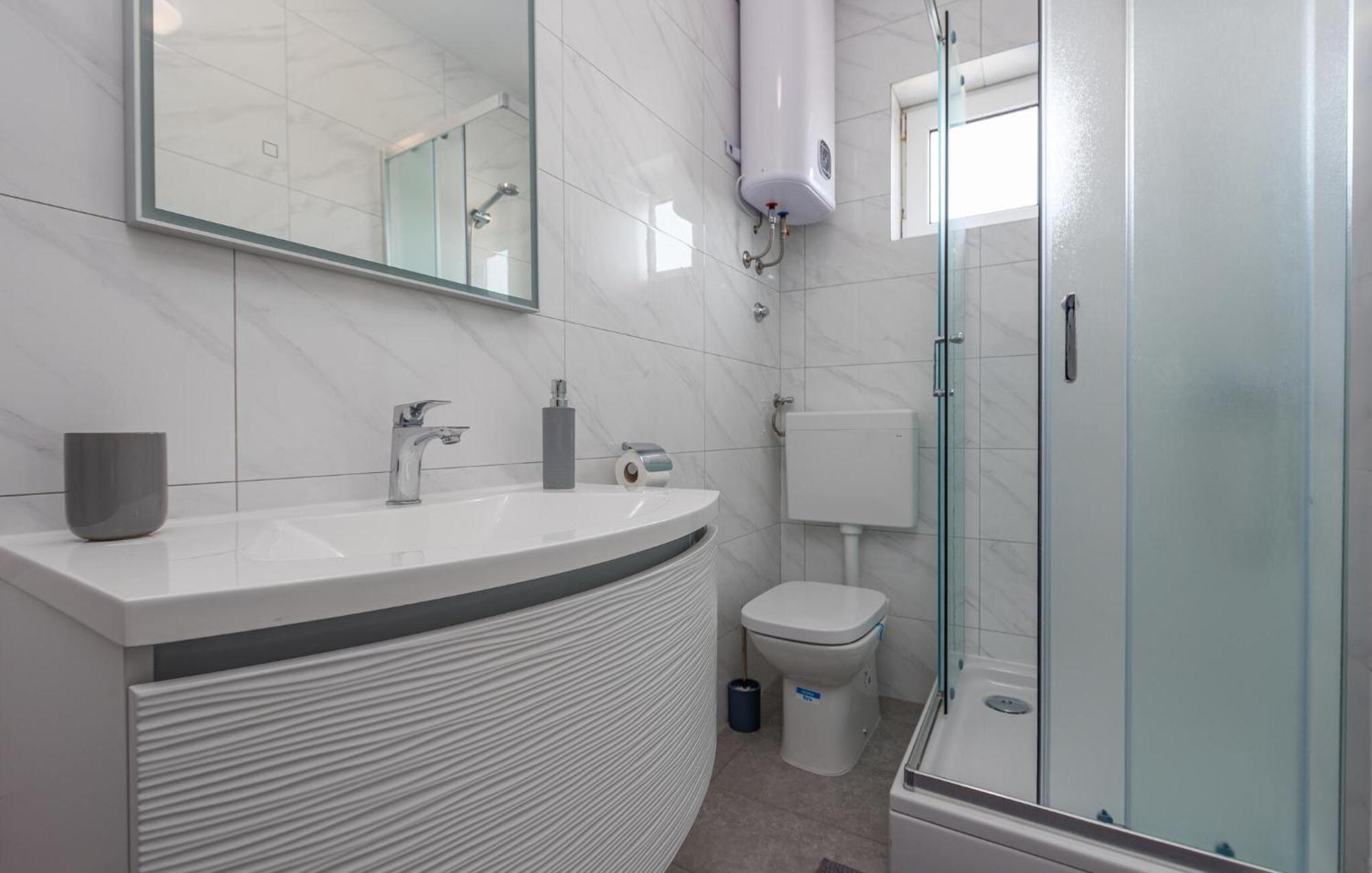 Amazing Apartment In Pakoštane Exteriér fotografie
