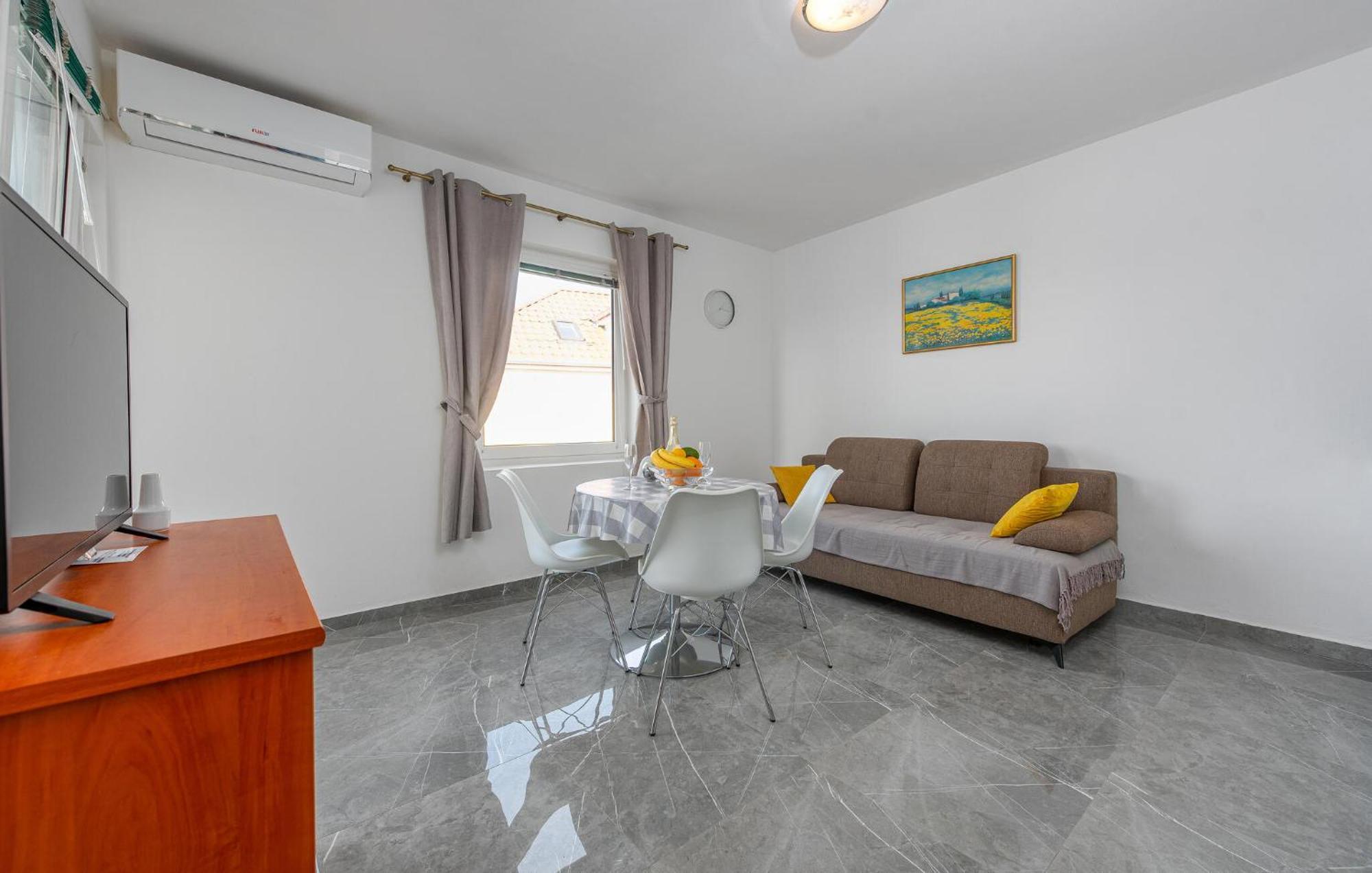 Amazing Apartment In Pakoštane Exteriér fotografie