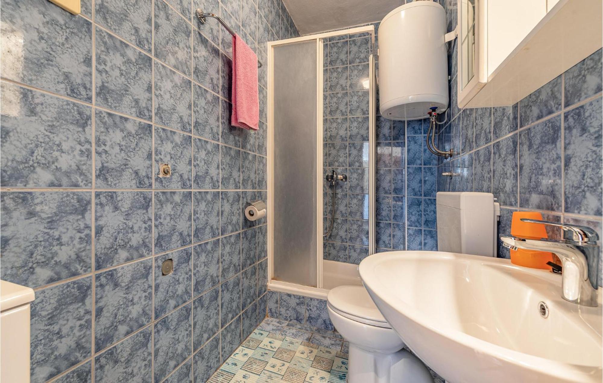 Amazing Apartment In Pakoštane Exteriér fotografie