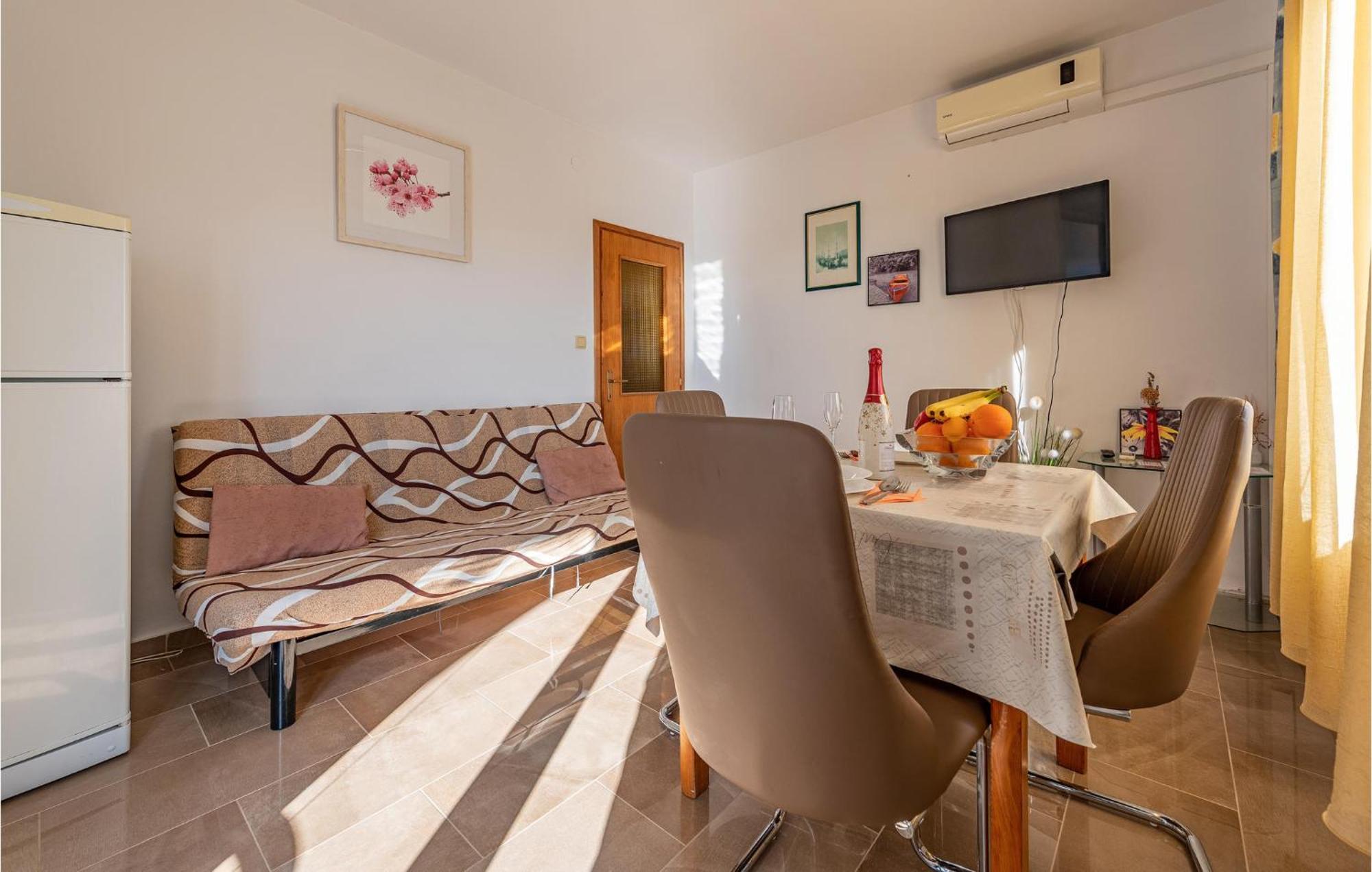 Amazing Apartment In Pakoštane Exteriér fotografie